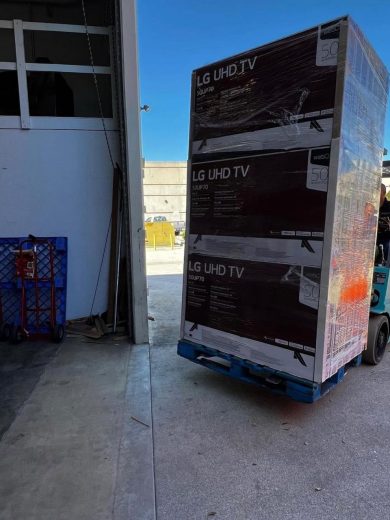 Wholesale TV Pallets ( 10 mixed TVs 32 to 85 inches $900 ) - Image 4