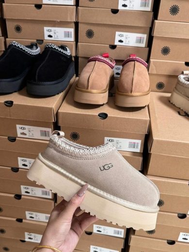 Buy UGG Liquidation Pallets (60-120 pairs-$500) - Image 3