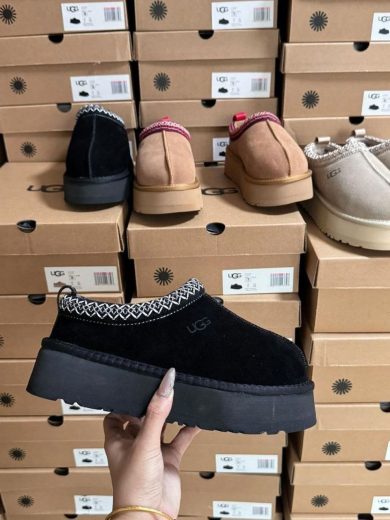 Buy UGG Liquidation Pallets (60-120 pairs-$500) - Image 4