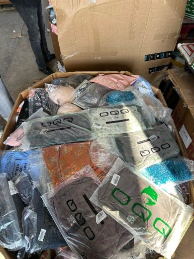 Amazon Clothes Wholesale Pallets - Image 3
